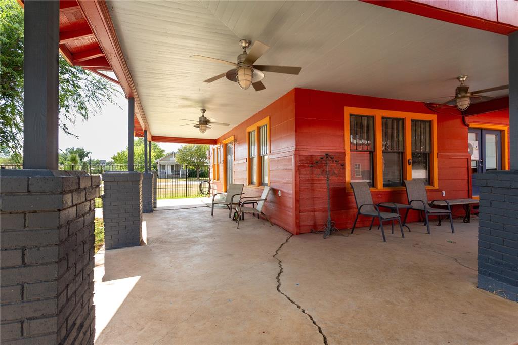 340 West 3rd Street Baird, TX 79504 - Photo 3 of 40