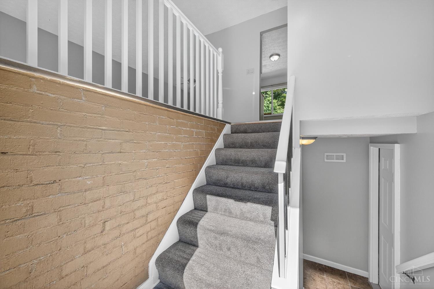 5468 Rapid Run Road Cincinnati, OH 45238 - Photo 4 of 44