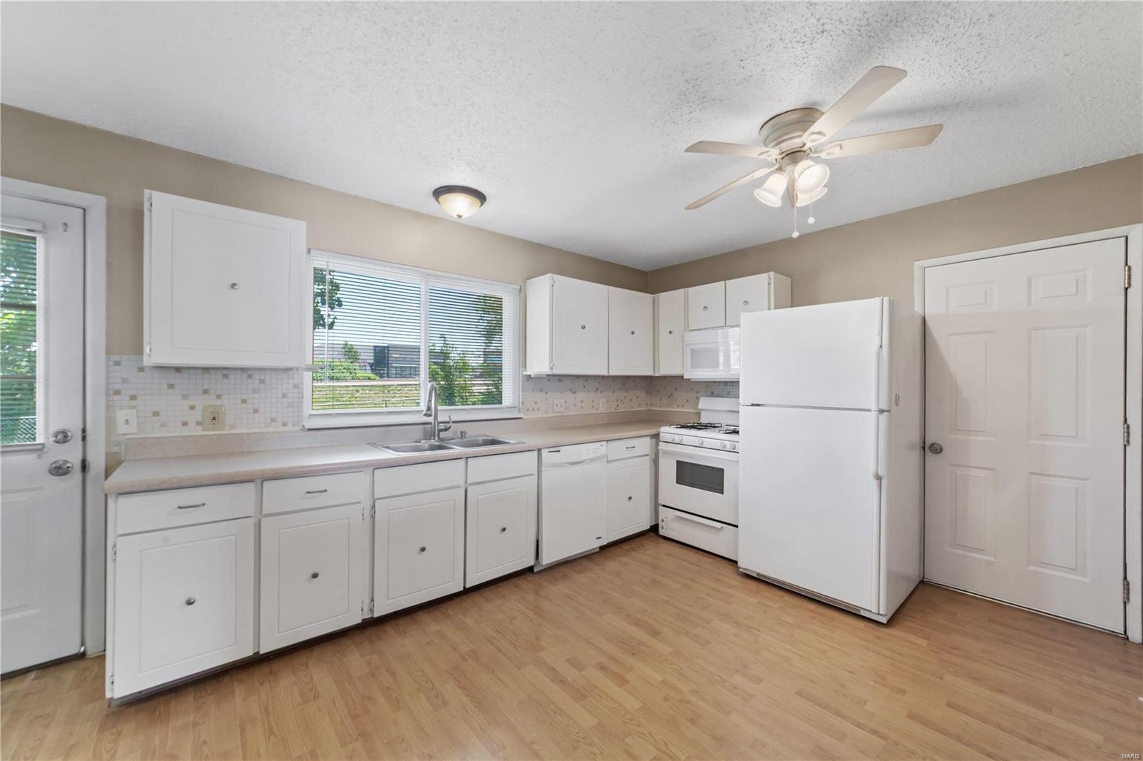 1716 Springhill Drive O'Fallon, MO 63366 - Photo 9 of 24