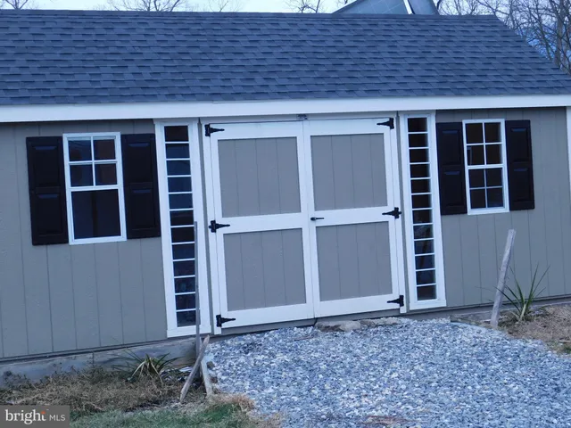 a bench is sitting in front of a house