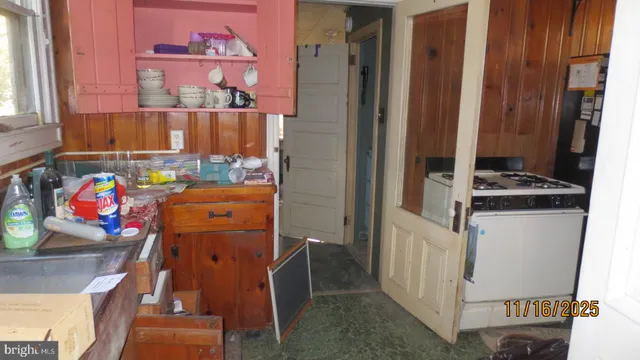 a view of house with a street