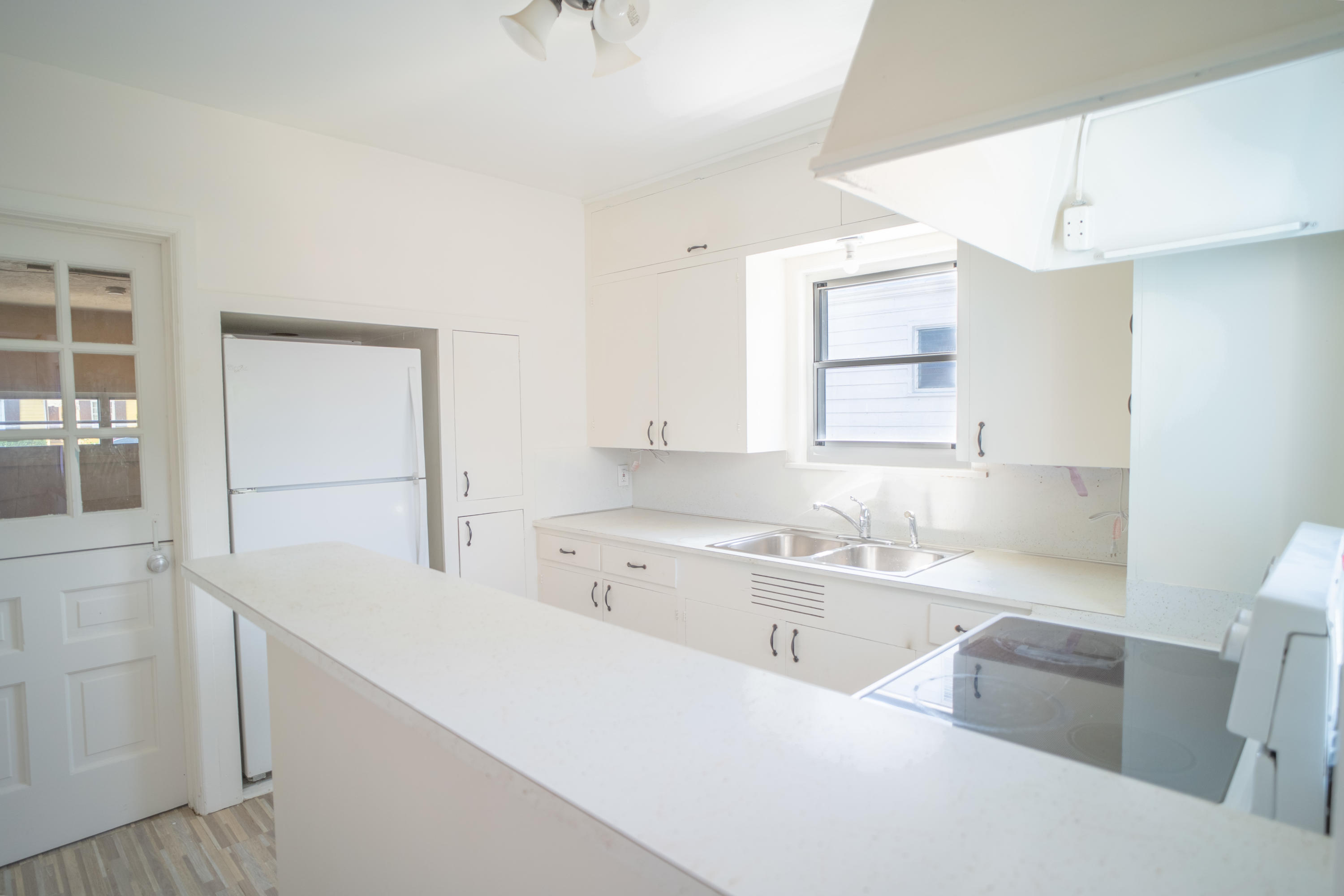 727 Hampton Road West Palm Beach, FL 33405 - Photo 19 of 35 Kitchen