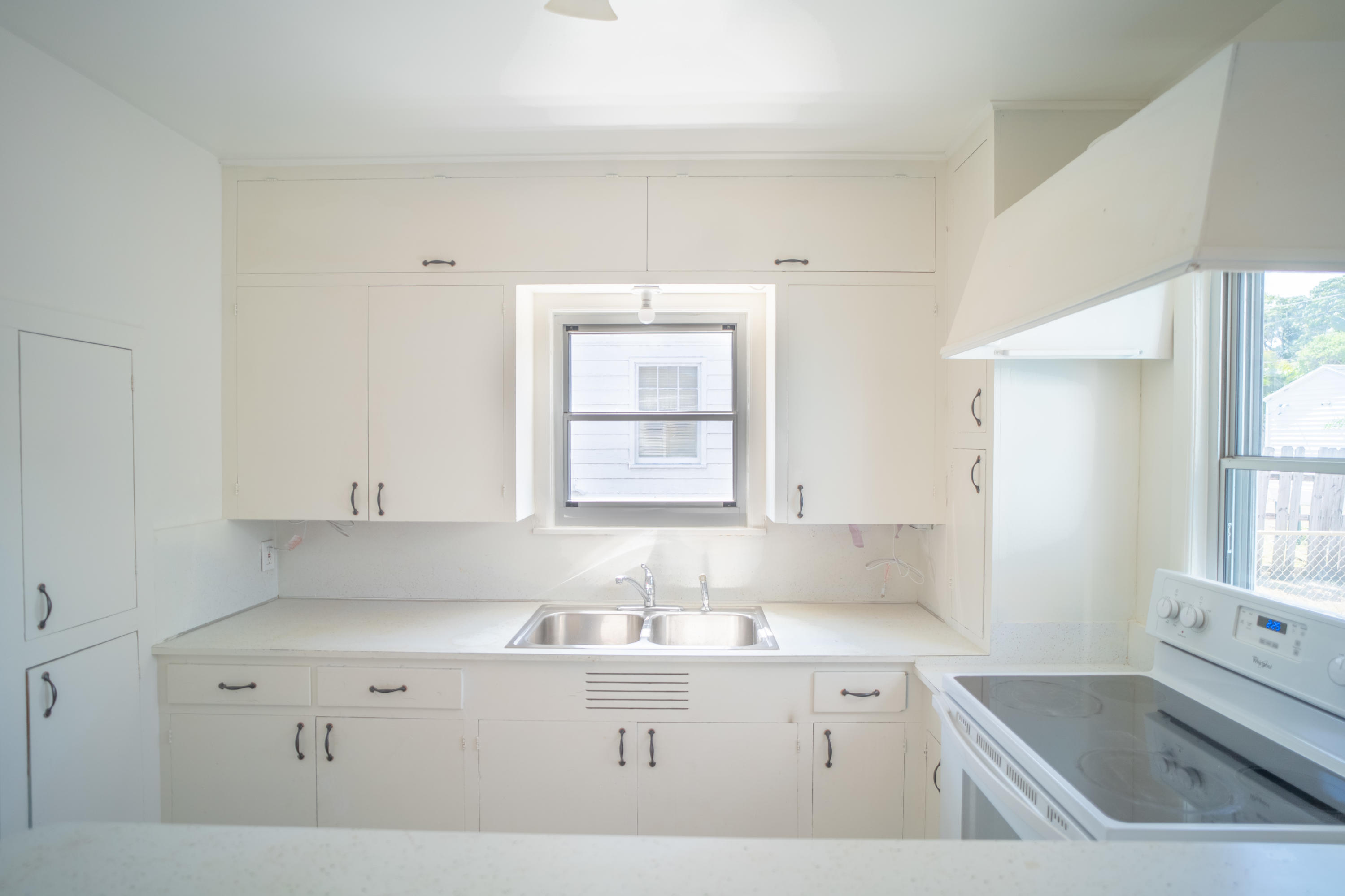 727 Hampton Road West Palm Beach, FL 33405 - Photo 20 of 35 Kitchen