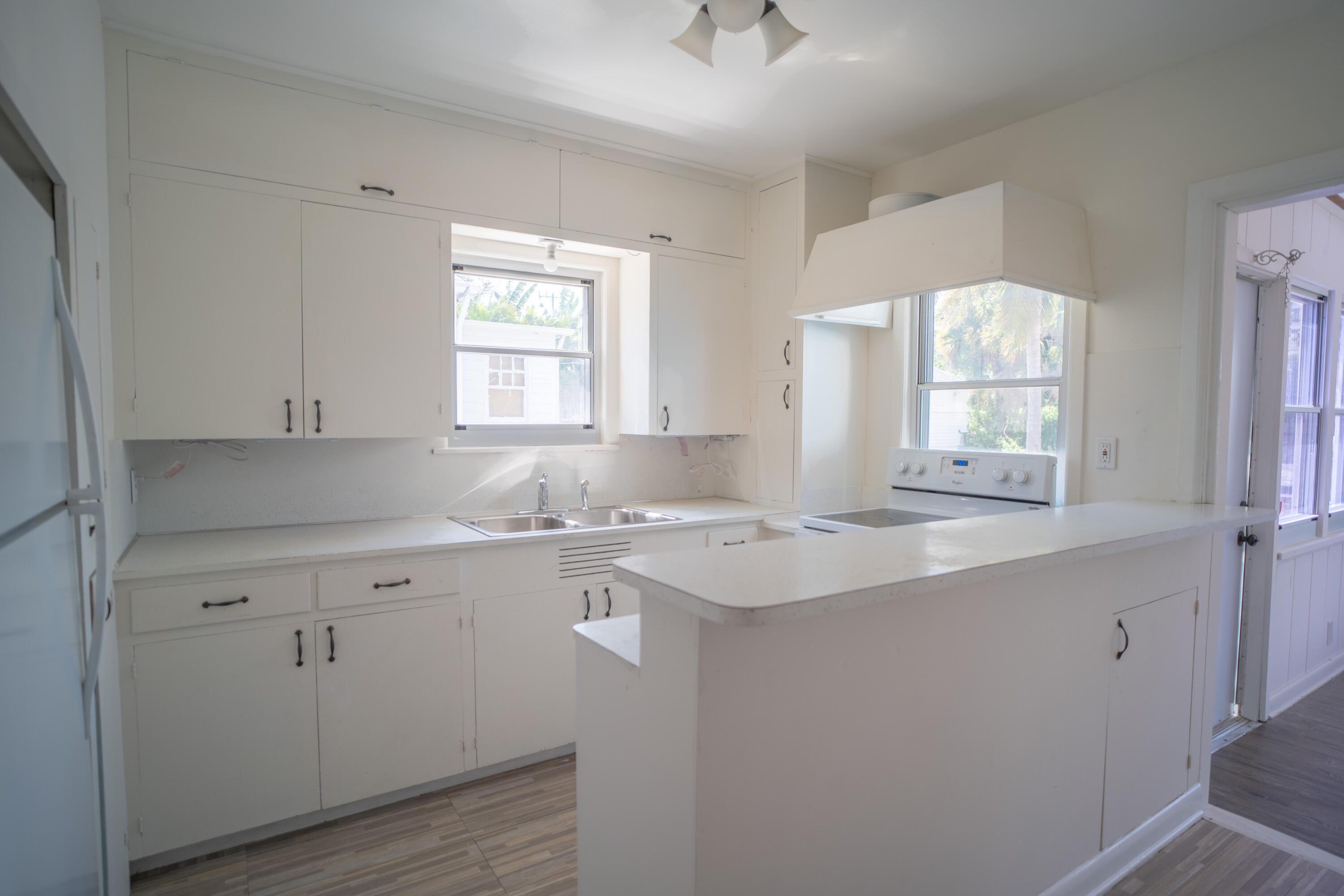 727 Hampton Road West Palm Beach, FL 33405 - Photo 21 of 35 Kitchen