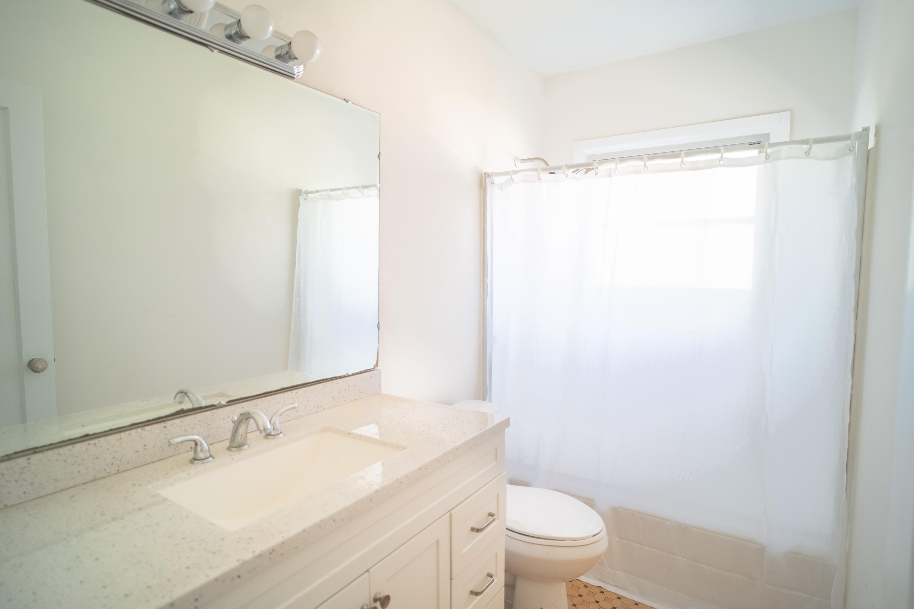 727 Hampton Road West Palm Beach, FL 33405 - Photo 24 of 35 Bathroom