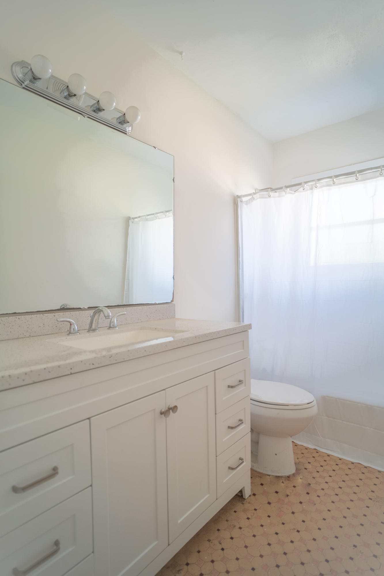 727 Hampton Road West Palm Beach, FL 33405 - Photo 25 of 35 Bathroom
