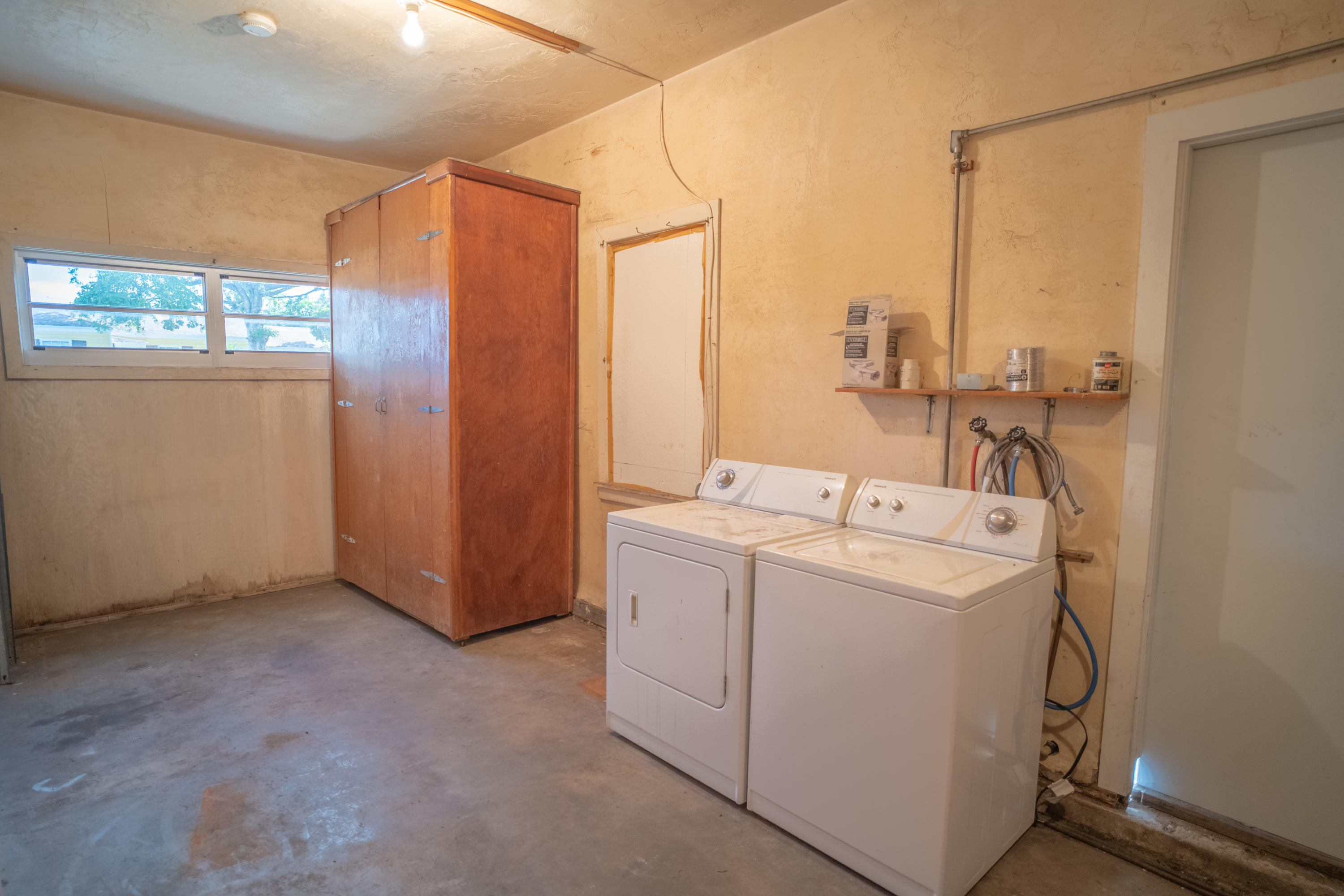 727 Hampton Road West Palm Beach, FL 33405 - Photo 27 of 35 Laundry