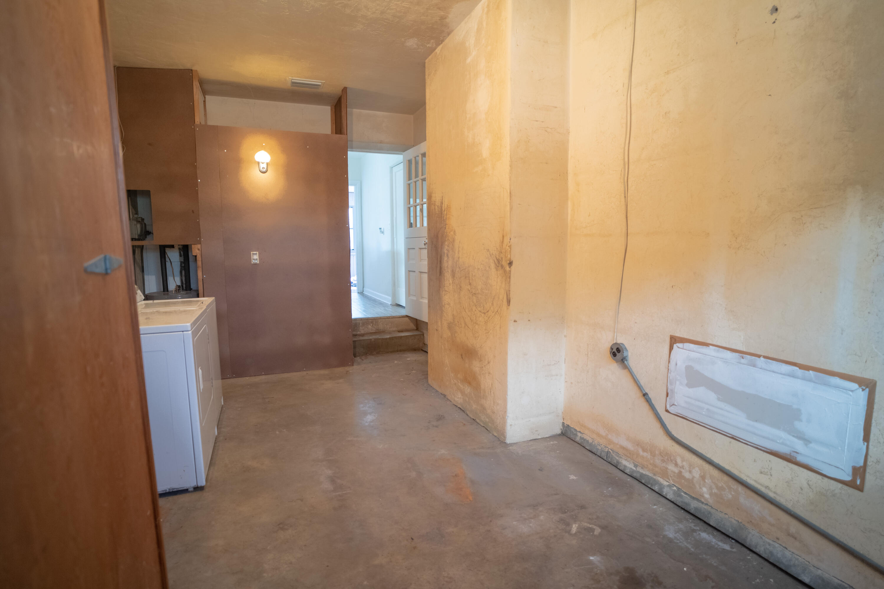 727 Hampton Road West Palm Beach, FL 33405 - Photo 29 of 35 Laundry