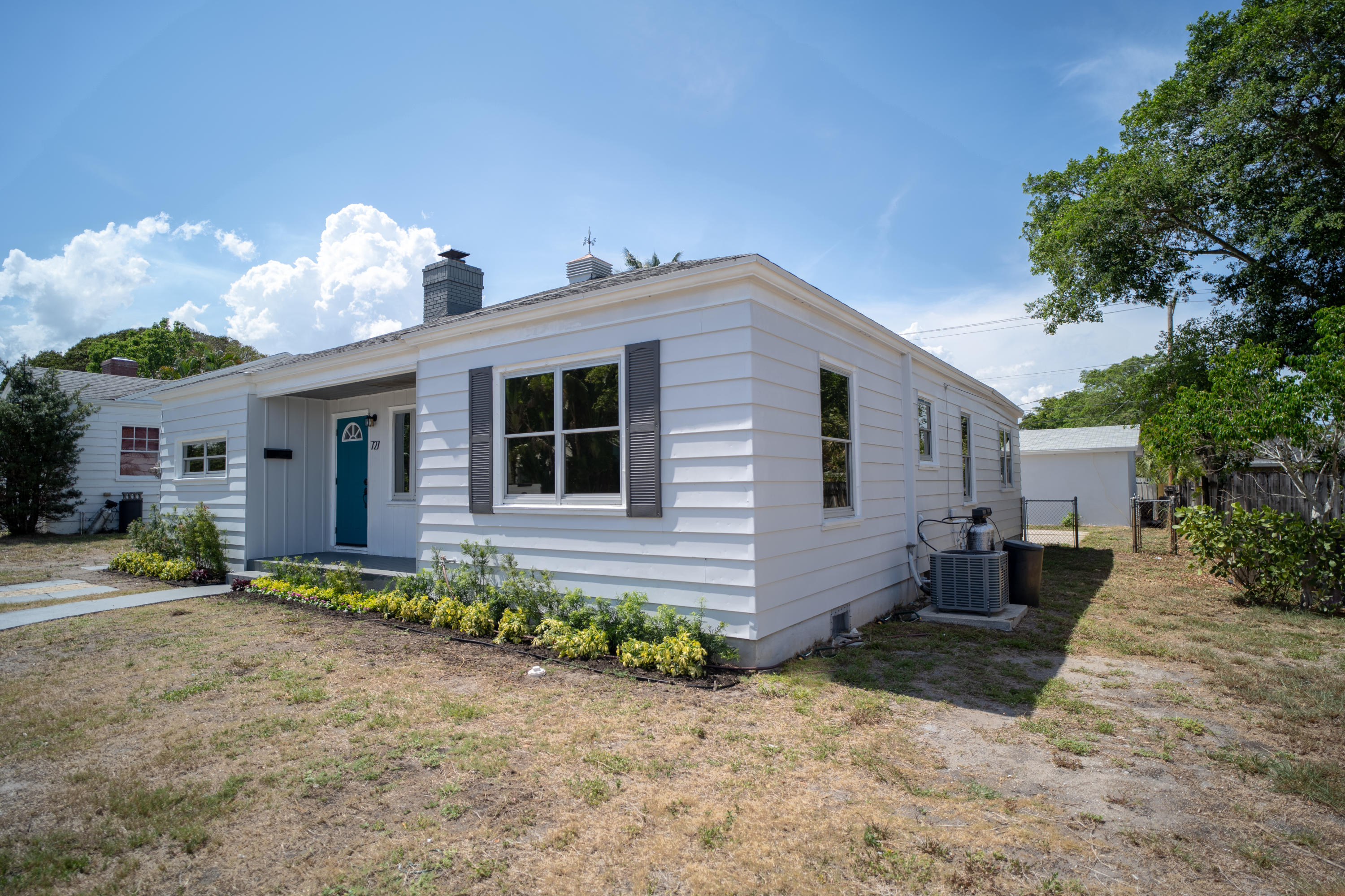 727 Hampton Road West Palm Beach, FL 33405 - Photo 3 of 35 Front