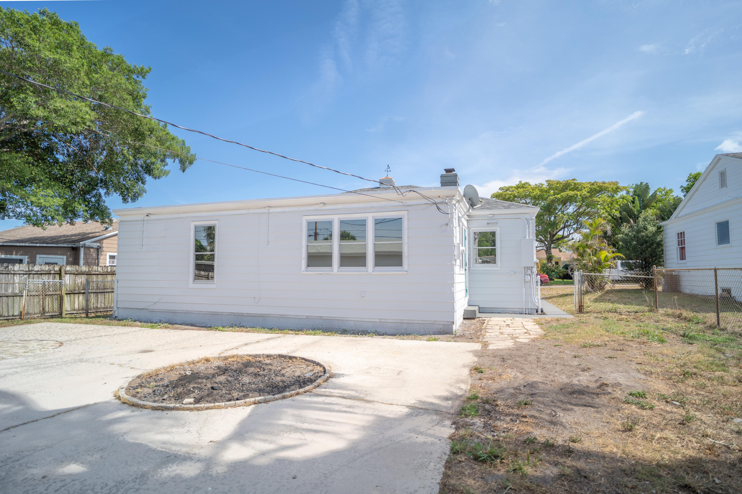 727 Hampton Road West Palm Beach, FL 33405 - Photo 32 of 35 Backyard
