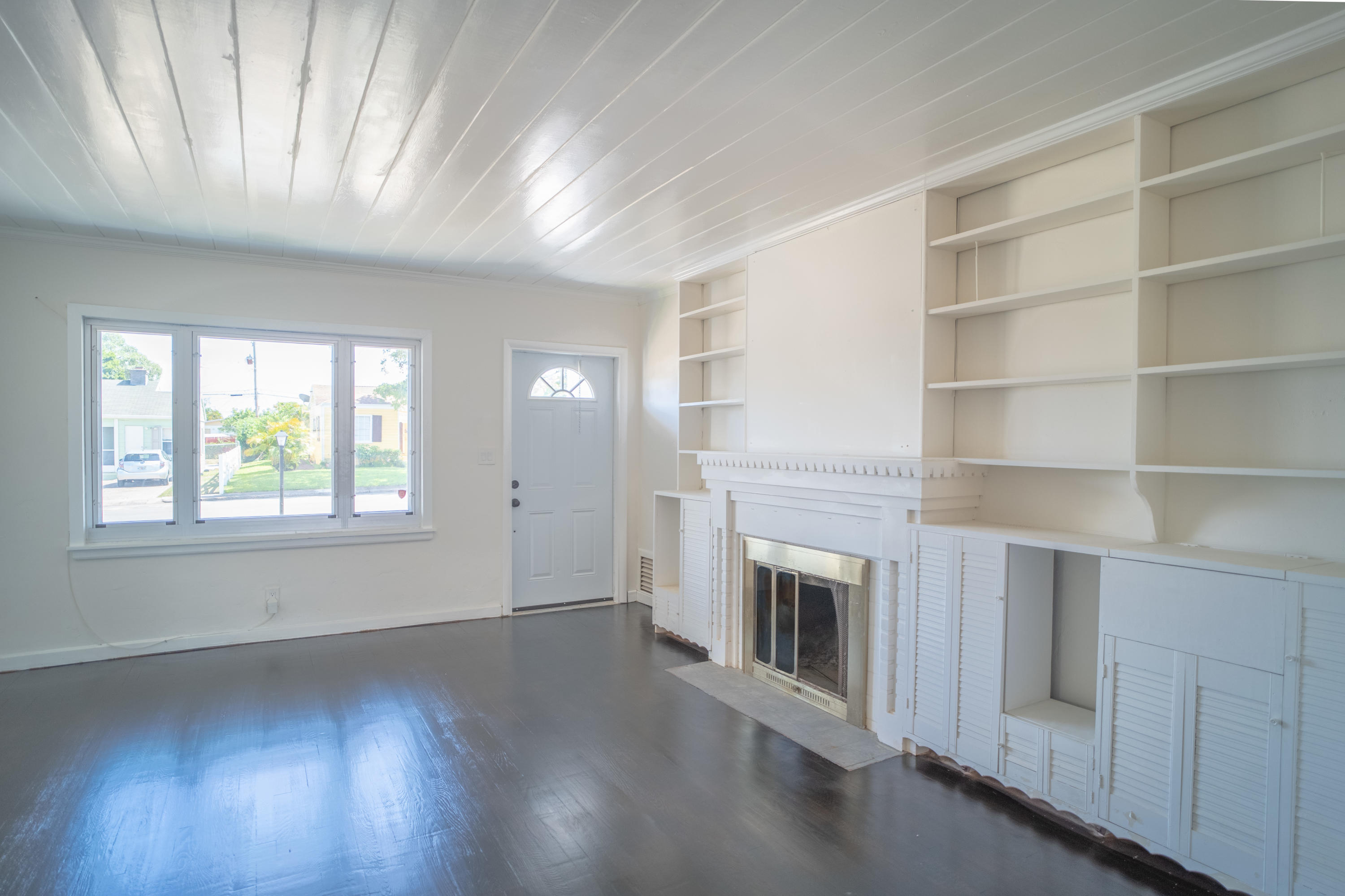 727 Hampton Road West Palm Beach, FL 33405 - Photo 5 of 35 Living Room