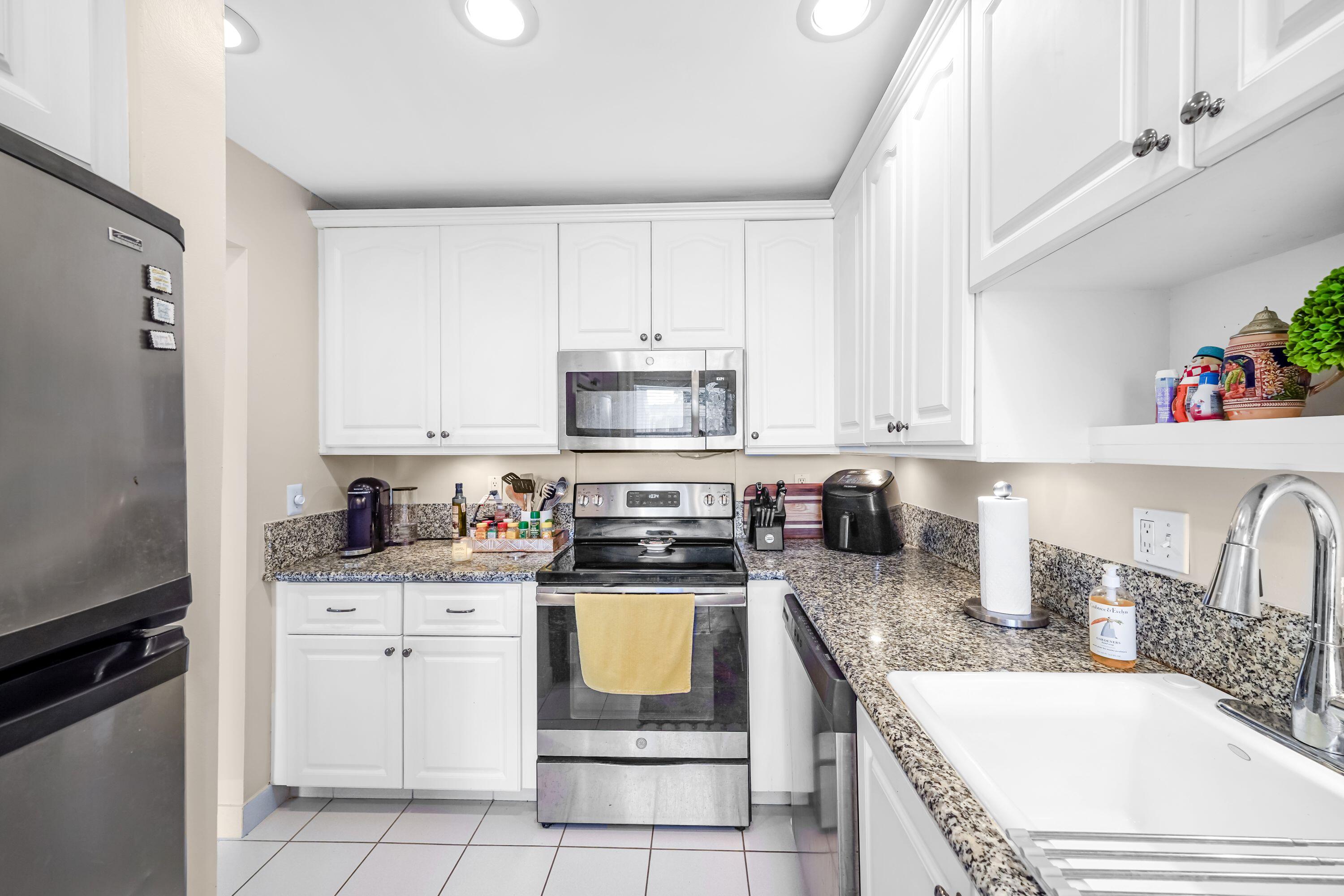 2835 Southwest 13th Street, Unit 201 Delray Beach, FL 33445 - Photo 9 of 45 ABC02344