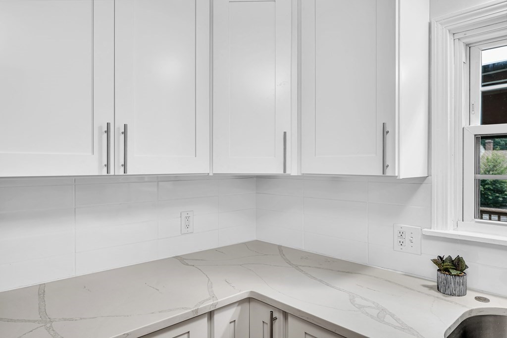99 Pine Acre Road Springfield, MA 01129 - Photo 10 of 37