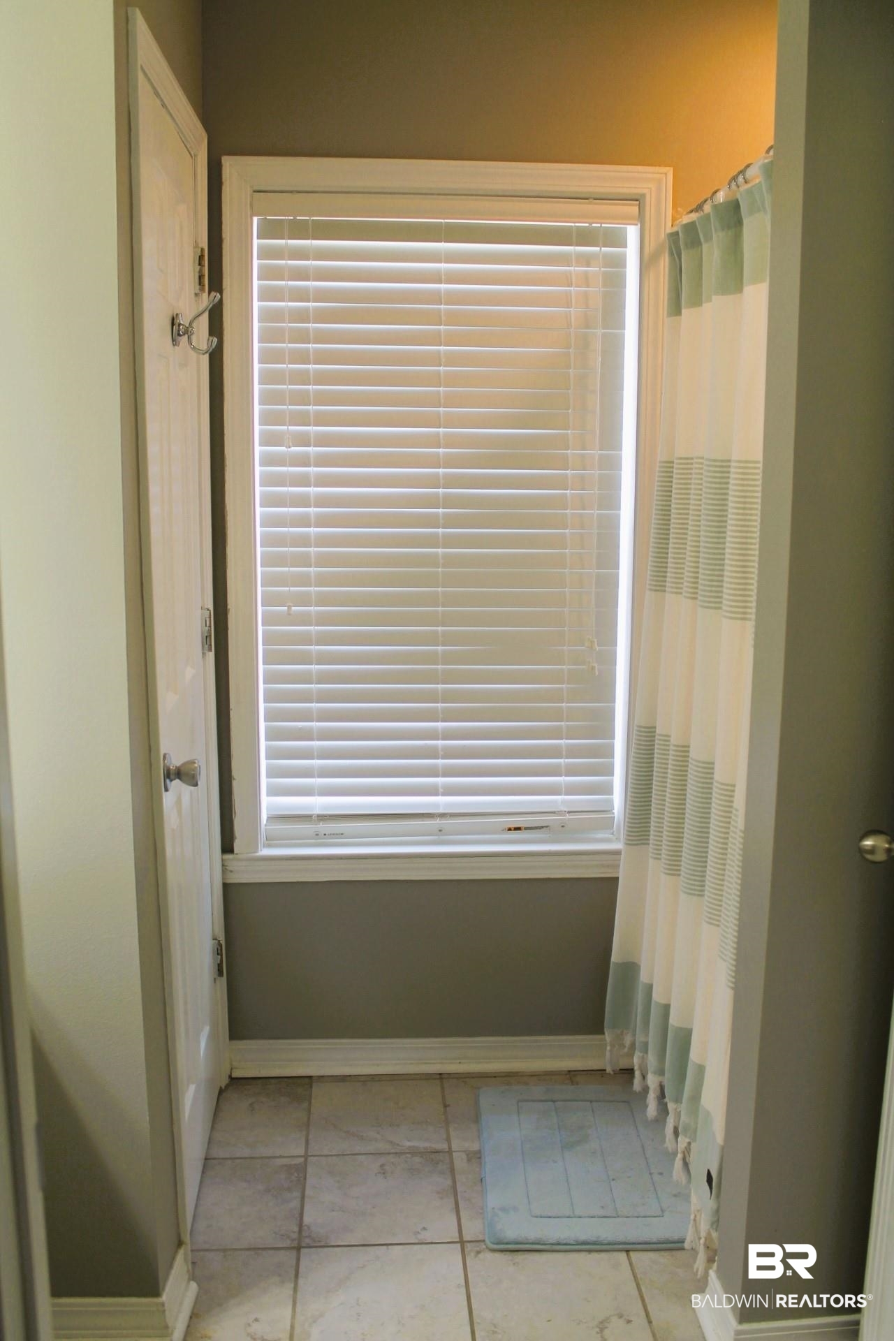 9889 Beach Road Foley, AL 36535 - Photo 24 of 48 Bathroom 2