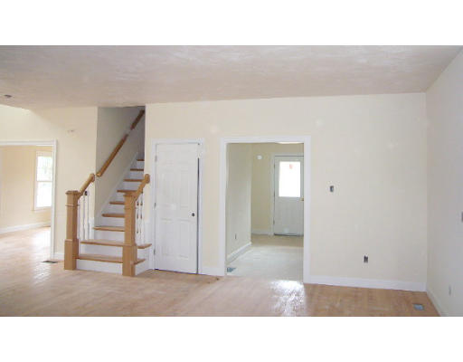 4 Hummingbird Lane Walpole, MA 02081 - Photo 6 of 8 Gallery Image 6