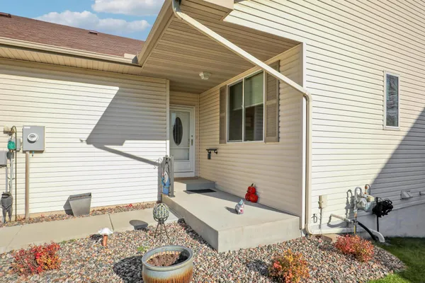 $329,900 | 598 Meadow Lane, Norwood Young America, MN 55397