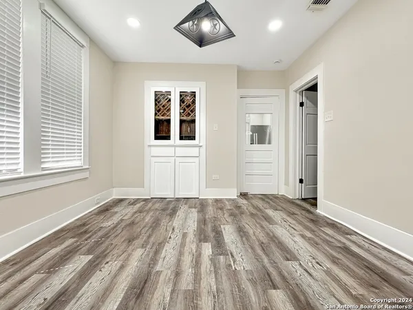 $1,995 | 147 St Francis Avenue, San Antonio, TX 78204