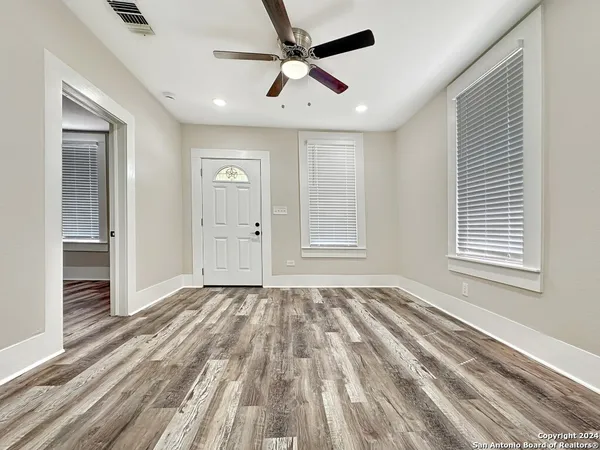 $1,995 | 147 St Francis Avenue, San Antonio, TX 78204