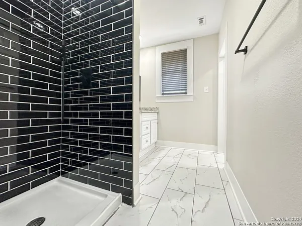 $1,995 | 147 St Francis Avenue, San Antonio, TX 78204