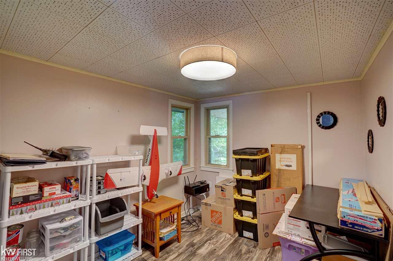 4313 Calkins Road Flint, MI 48532 - Photo 28 of 42 50082329-27.JPG