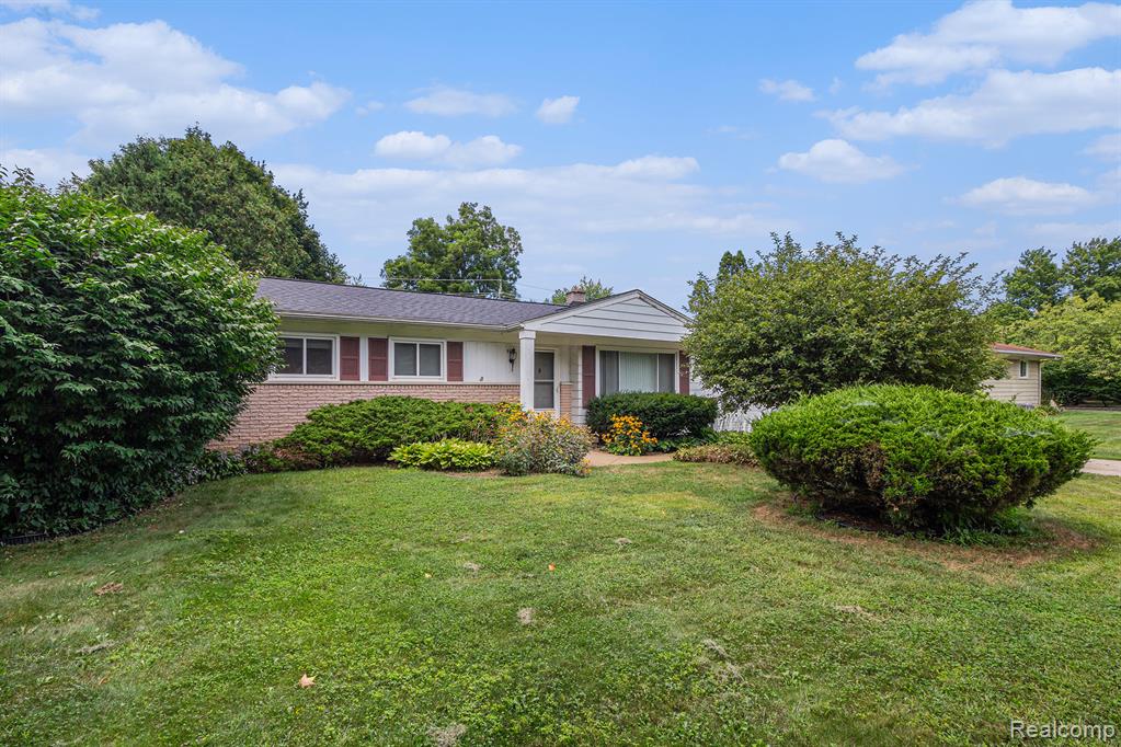 6095 Sunnydale Road Clarkston, MI 48346 - Photo 2 of 15 Gallery Image 2