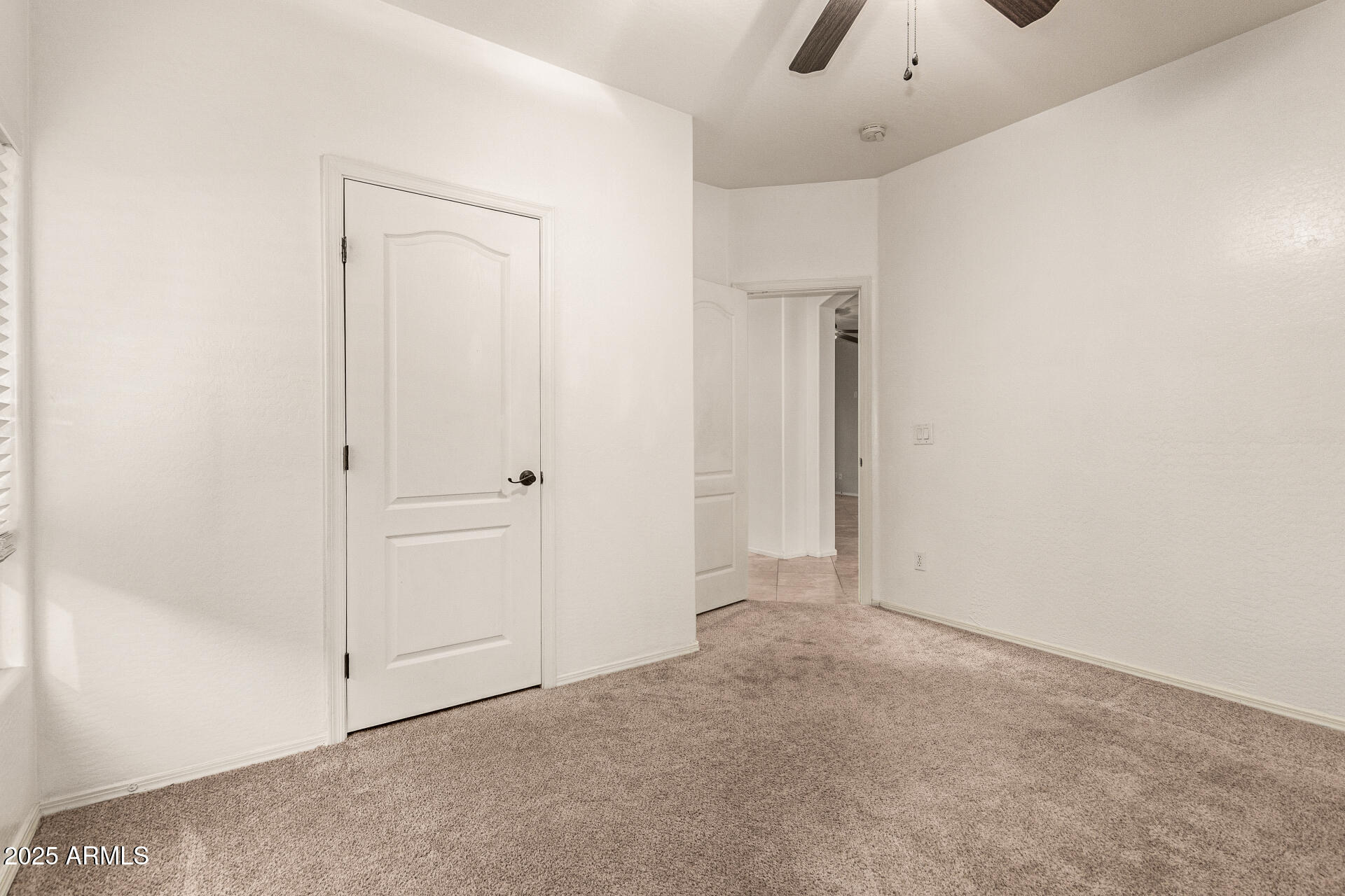 9228 West Black Hill Road Peoria, AZ 85383 - Photo 31 of 44 an empty room with an entryway