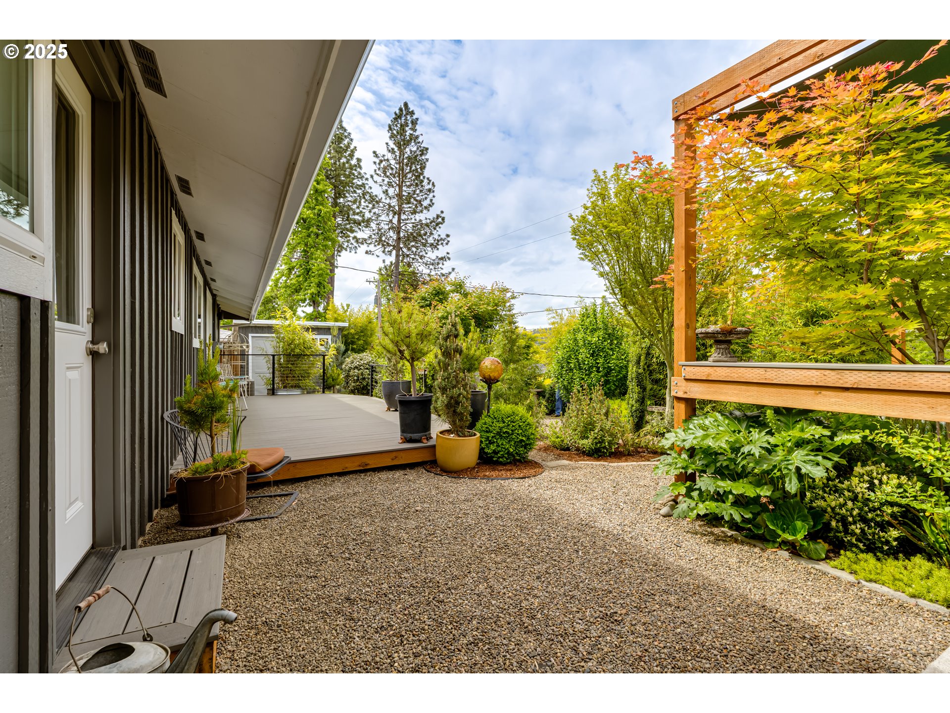 3140 Onyx Street Eugene, OR 97405 - Photo 23 of 32 a view of outdoor space and yard