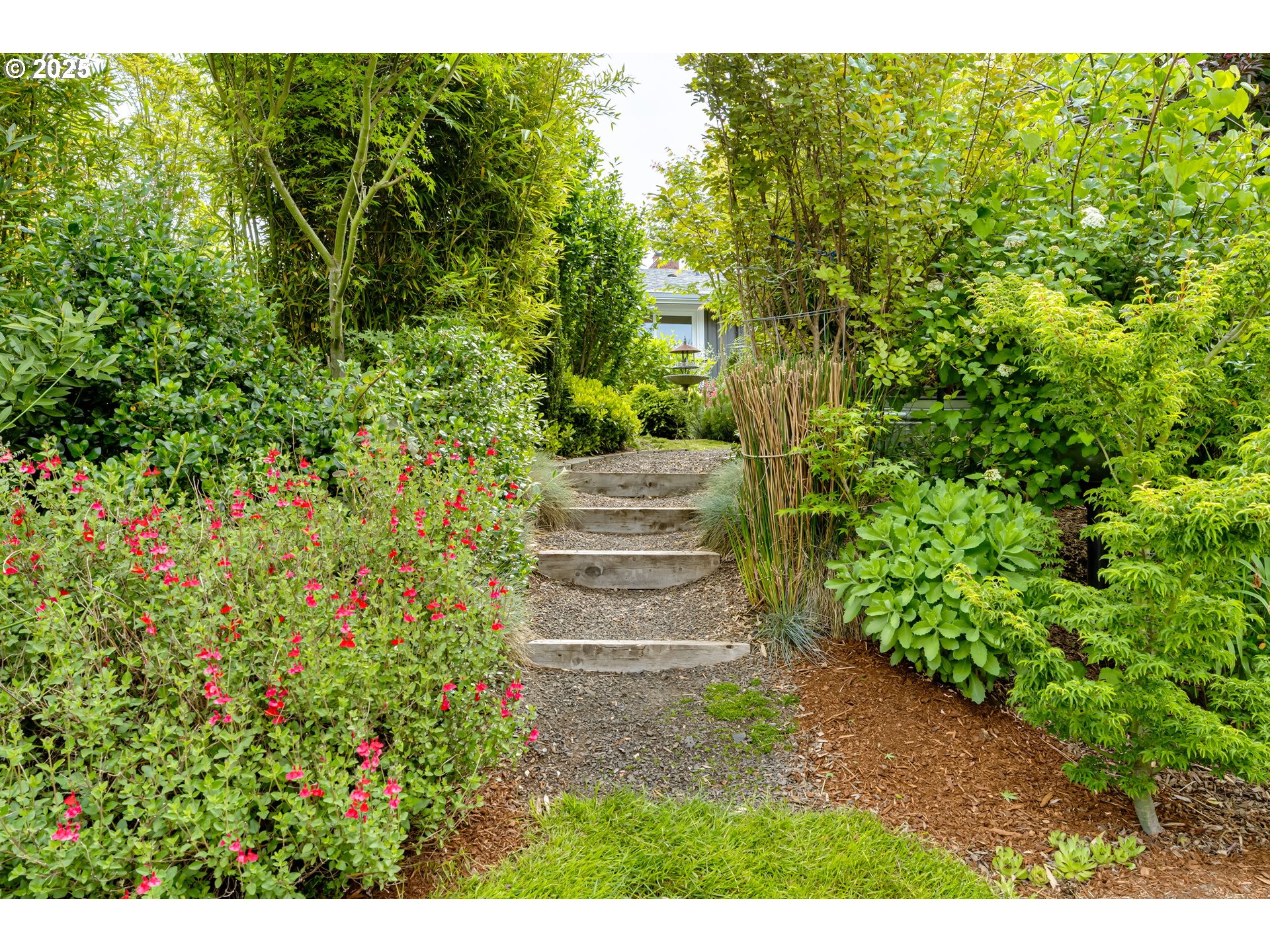 3140 Onyx Street Eugene, OR 97405 - Photo 26 of 32 a view of outdoor space and yard