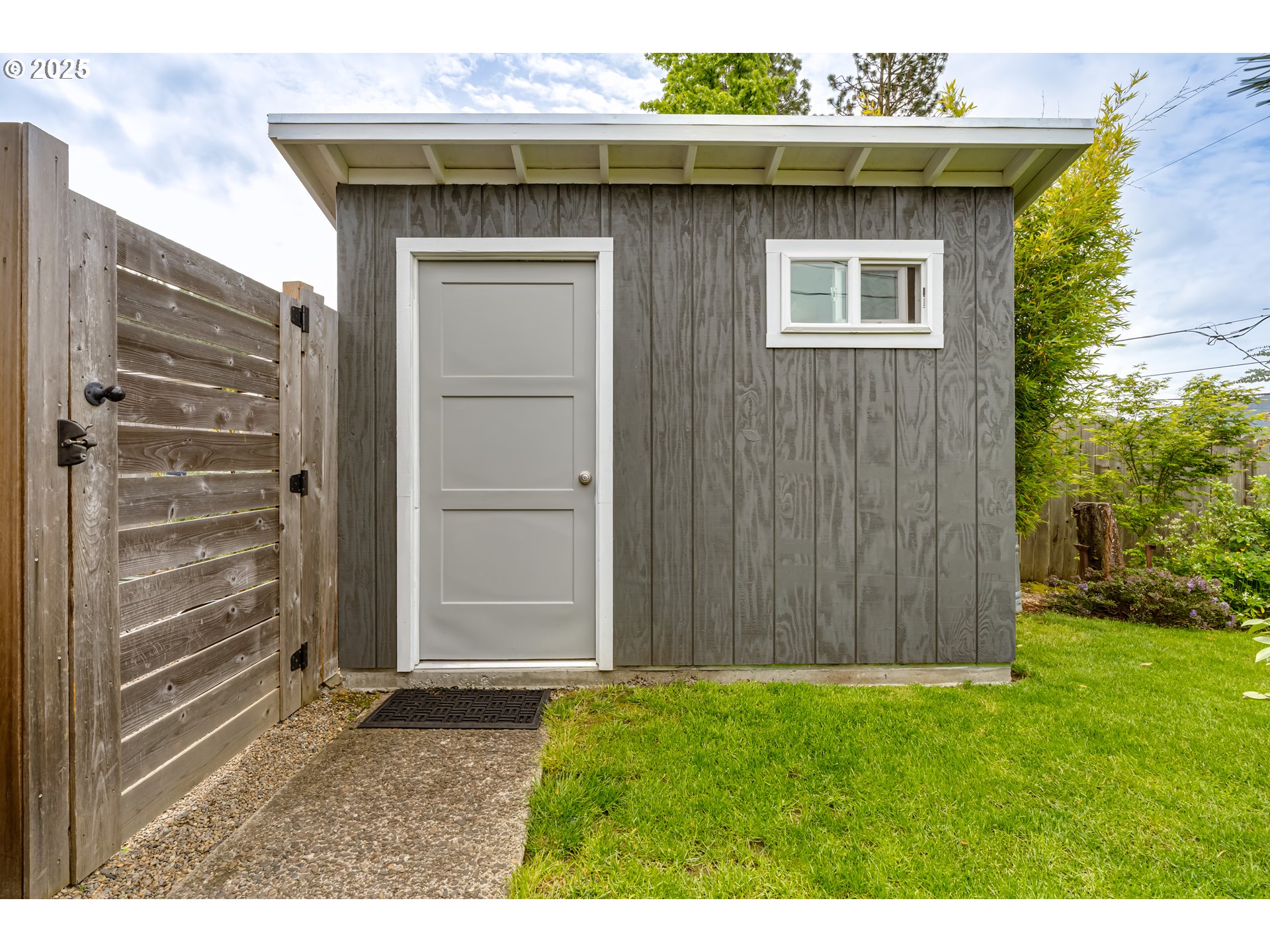 3140 Onyx Street Eugene, OR 97405 - Photo 29 of 32 a view of outdoor space and yard
