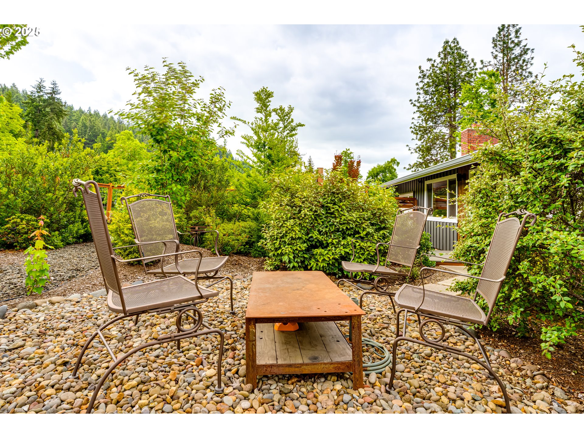 3140 Onyx Street Eugene, OR 97405 - Photo 4 of 32 a backyard of a house with table and chairs