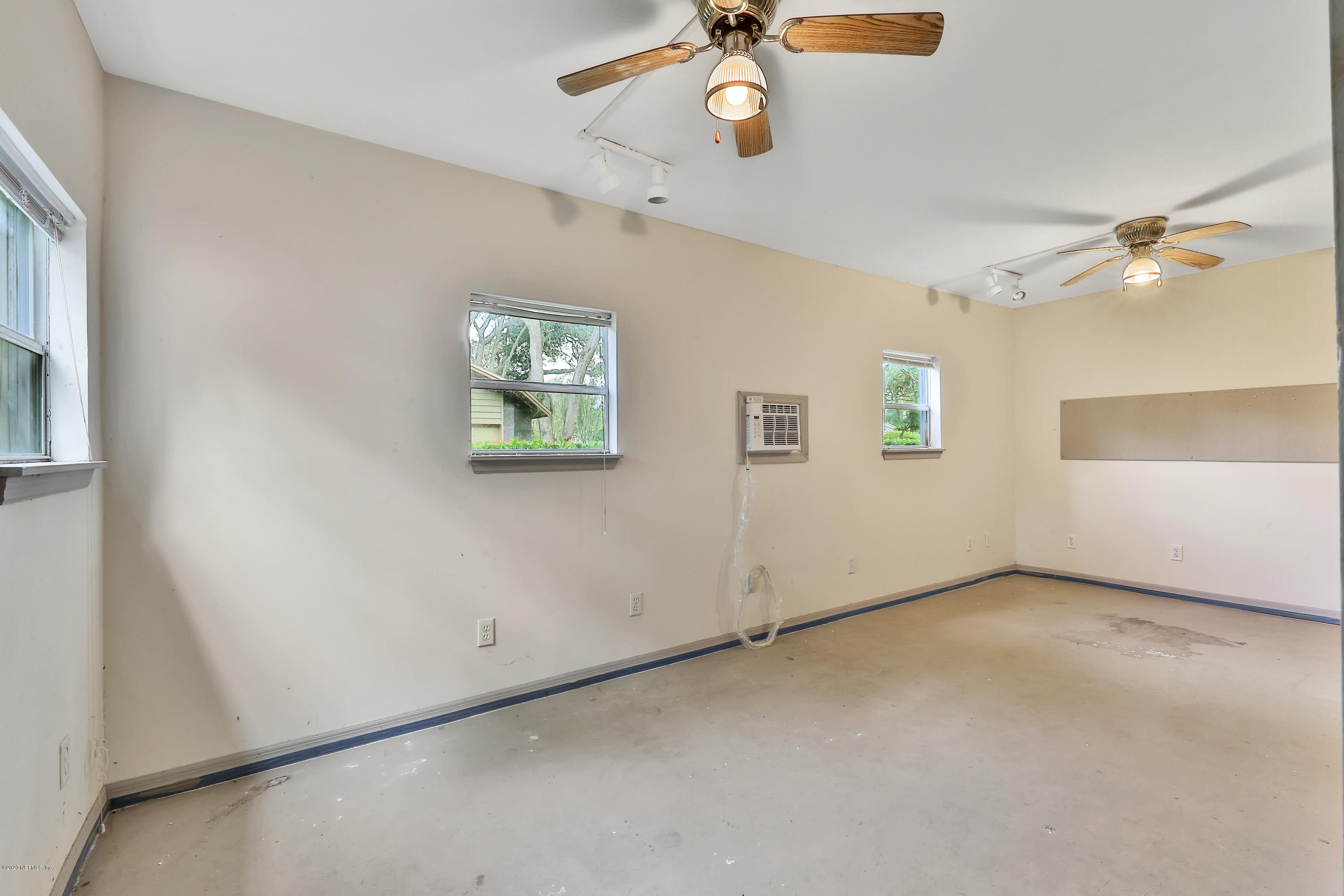 1350 Pinewood Road Jacksonville Beach, FL 32250 - Photo 34 of 45 an empty room with a window