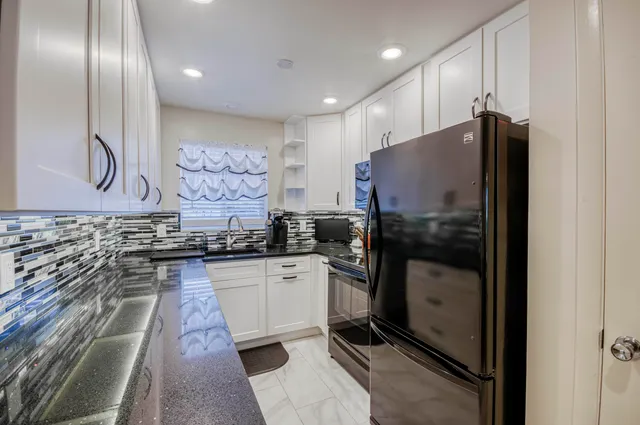 $2,350 | 11 Westwood Avenue, Unit 103A, Tequesta, FL 33469