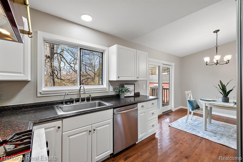 575 Coats Road Lake Orion, MI 48362 - Photo 10 of 54
