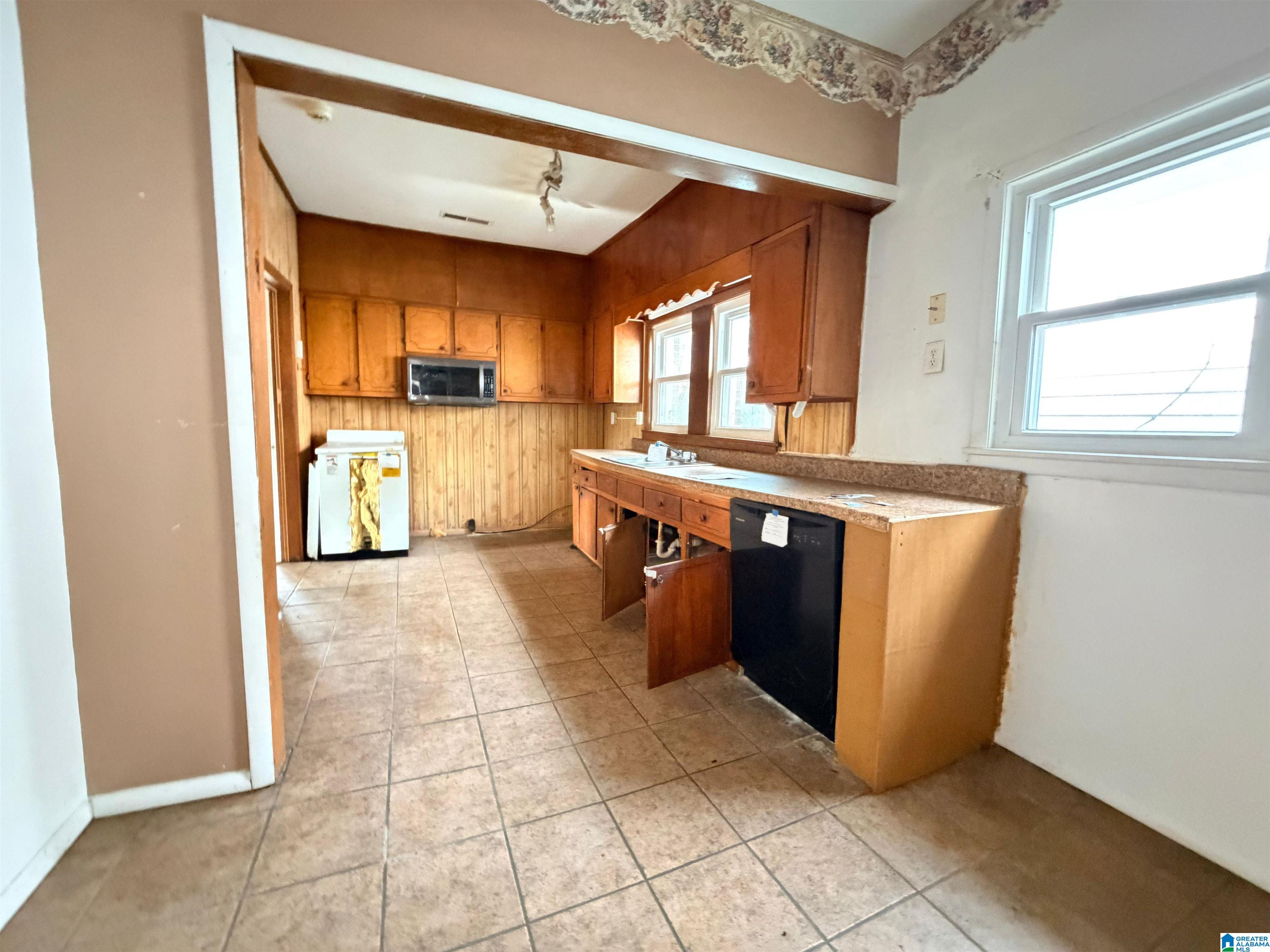 914 18th Way Southwest Birmingham, AL 35211 - Photo 10 of 19