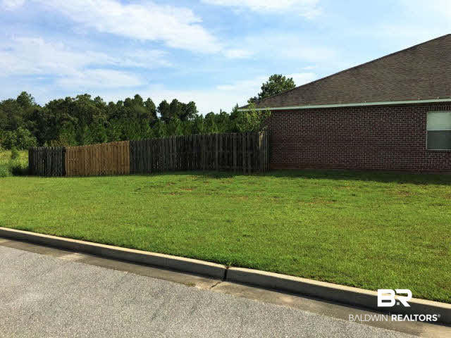 3200 Bellingrath Drive Foley, AL 36535 - Photo 17 of 25 side view priv back