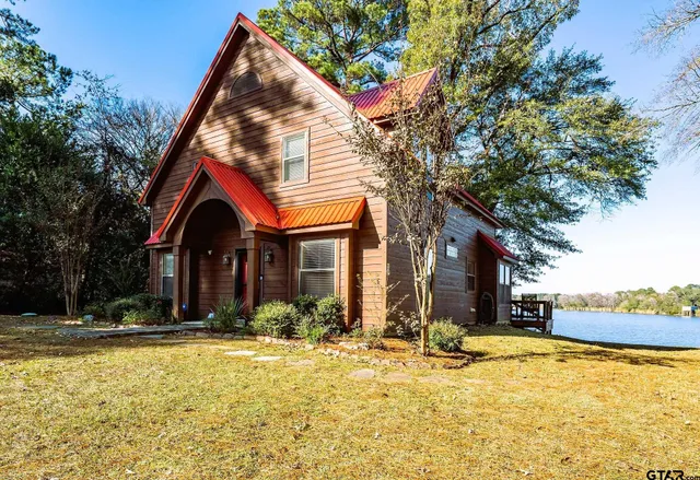 a view of a ocean with lawn chairs