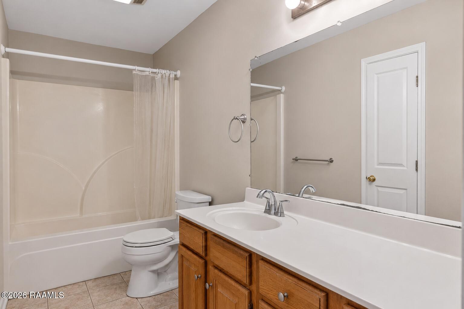 400 Rue Colombe Carencro, LA 70520 - Photo 11 of 16 Bathroom 2