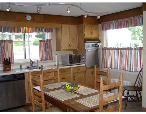 3 Tupper Road Boothbay Harbor, ME 04538 - Photo 6 of 14 Kitchen.