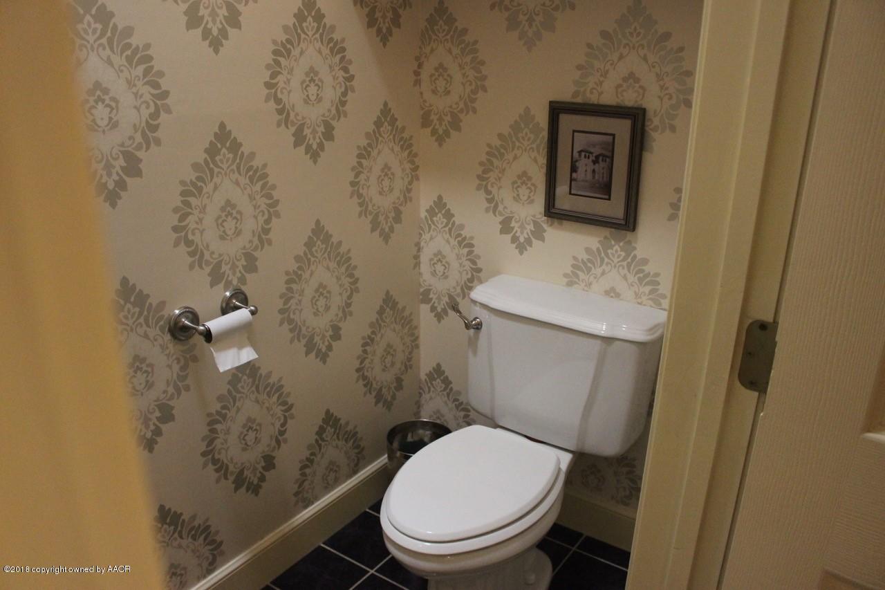 7414 Bayswater Road Amarillo, TX 79119 - Photo 14 of 19 half bath off of living area
