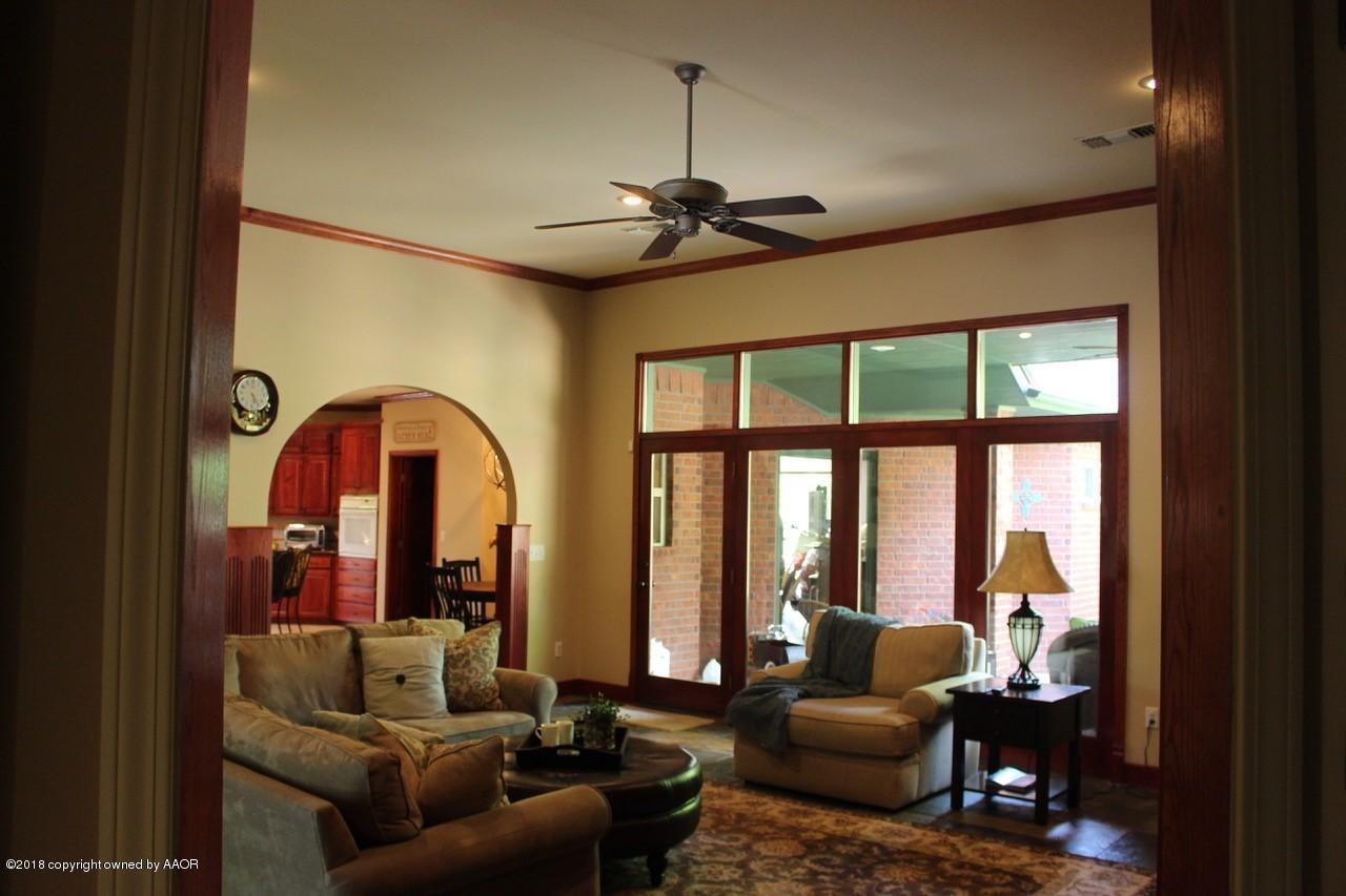 7414 Bayswater Road Amarillo, TX 79119 - Photo 3 of 19 living area