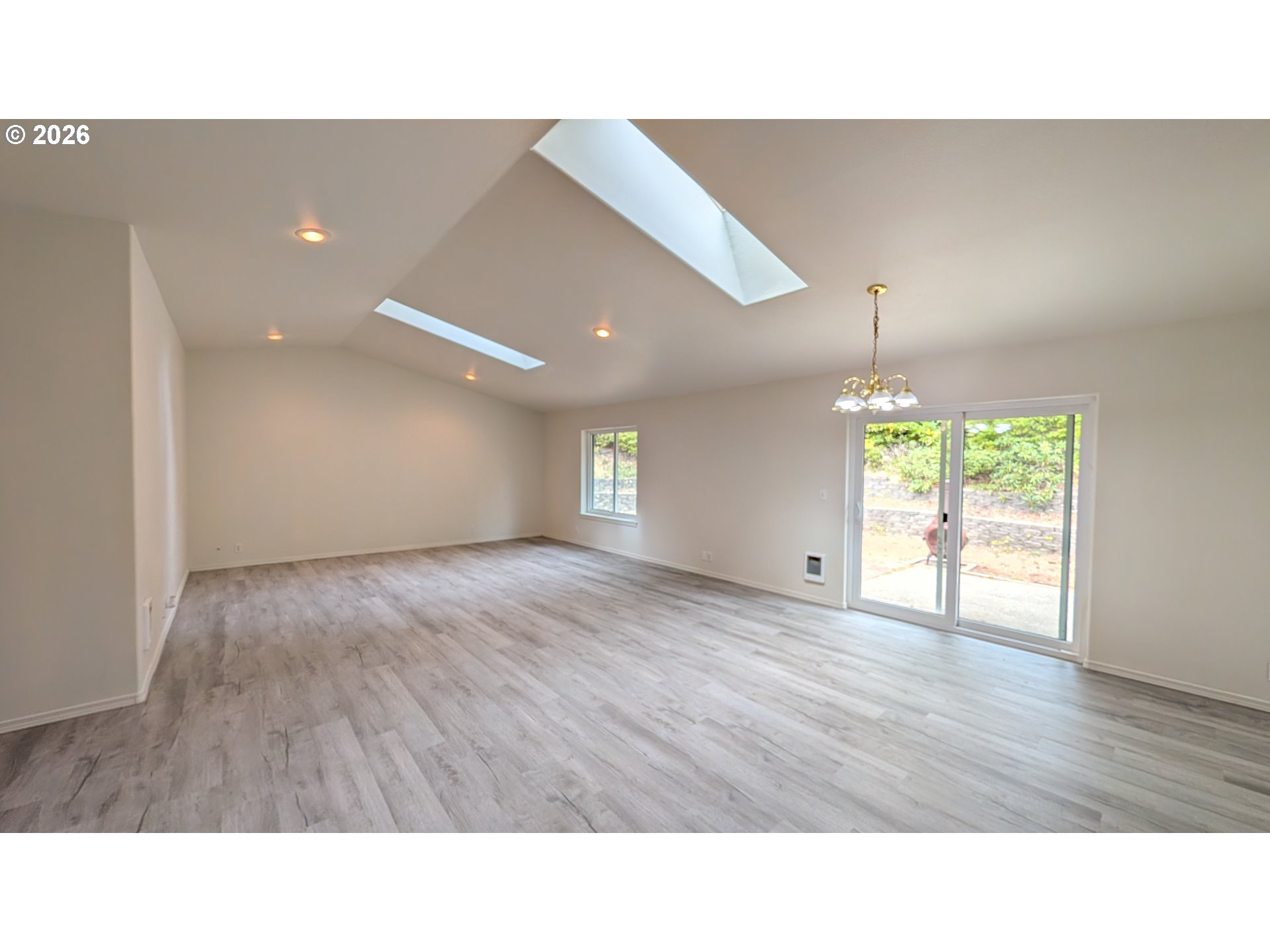 1751 Willow Loop Florence, OR 97439 - Photo 2 of 19 Gallery Image 2