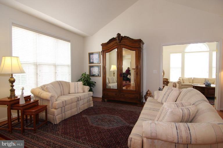 6252 Rolling Spring Court Springfield, VA 22152 - Photo 5 of 30 Family Room