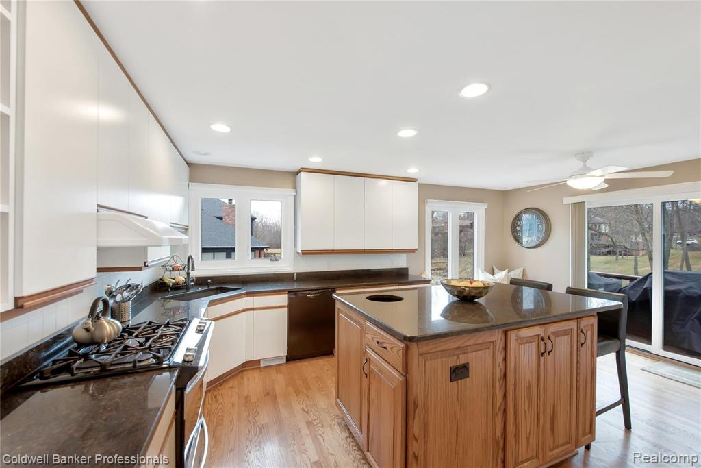135 West Hickory Grove Road Bloomfield Hills, MI 48304 - Photo 12 of 42