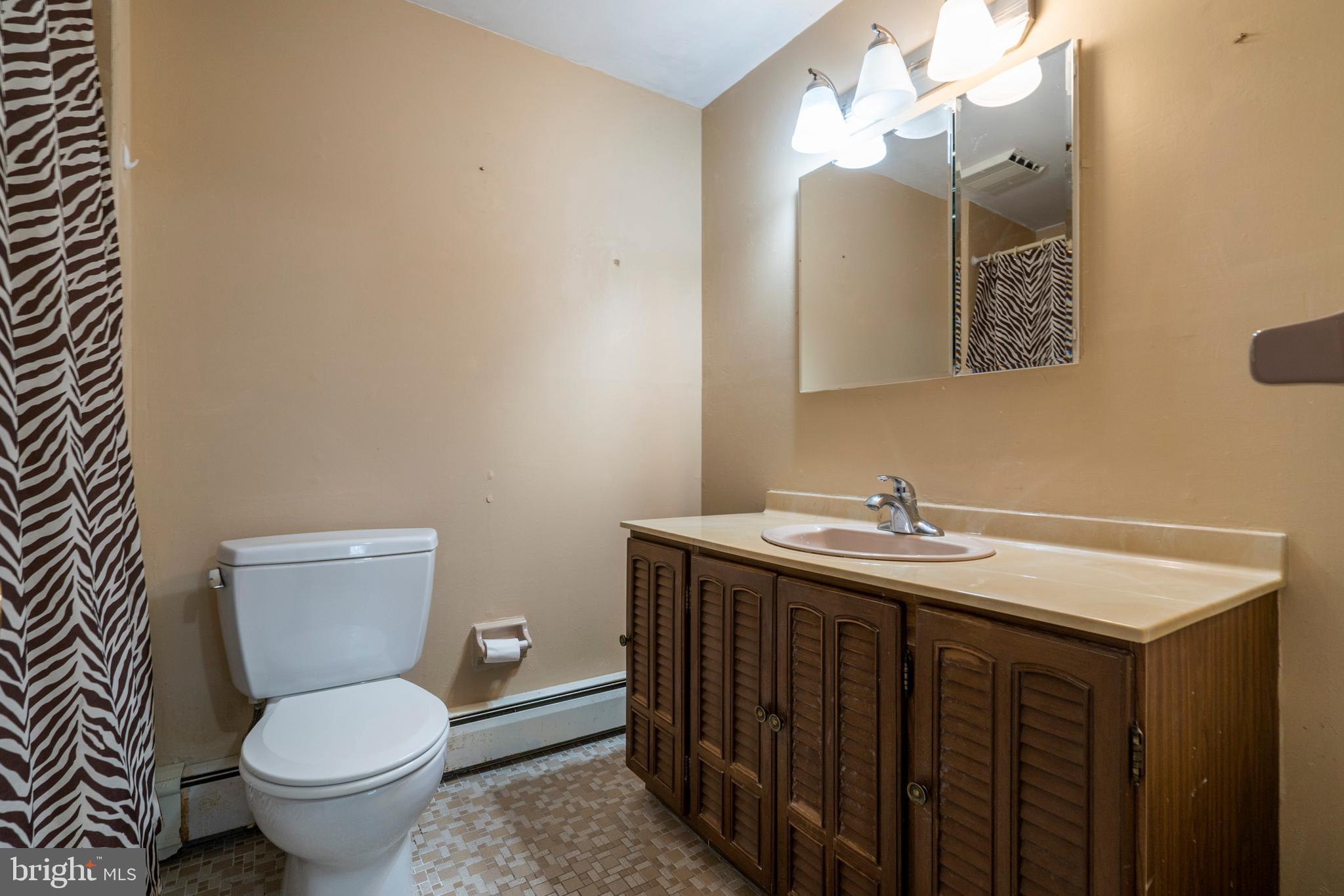324 Bodine Road Berwyn, PA 19312 - Photo 27 of 36 2nd Floor Hall Bath