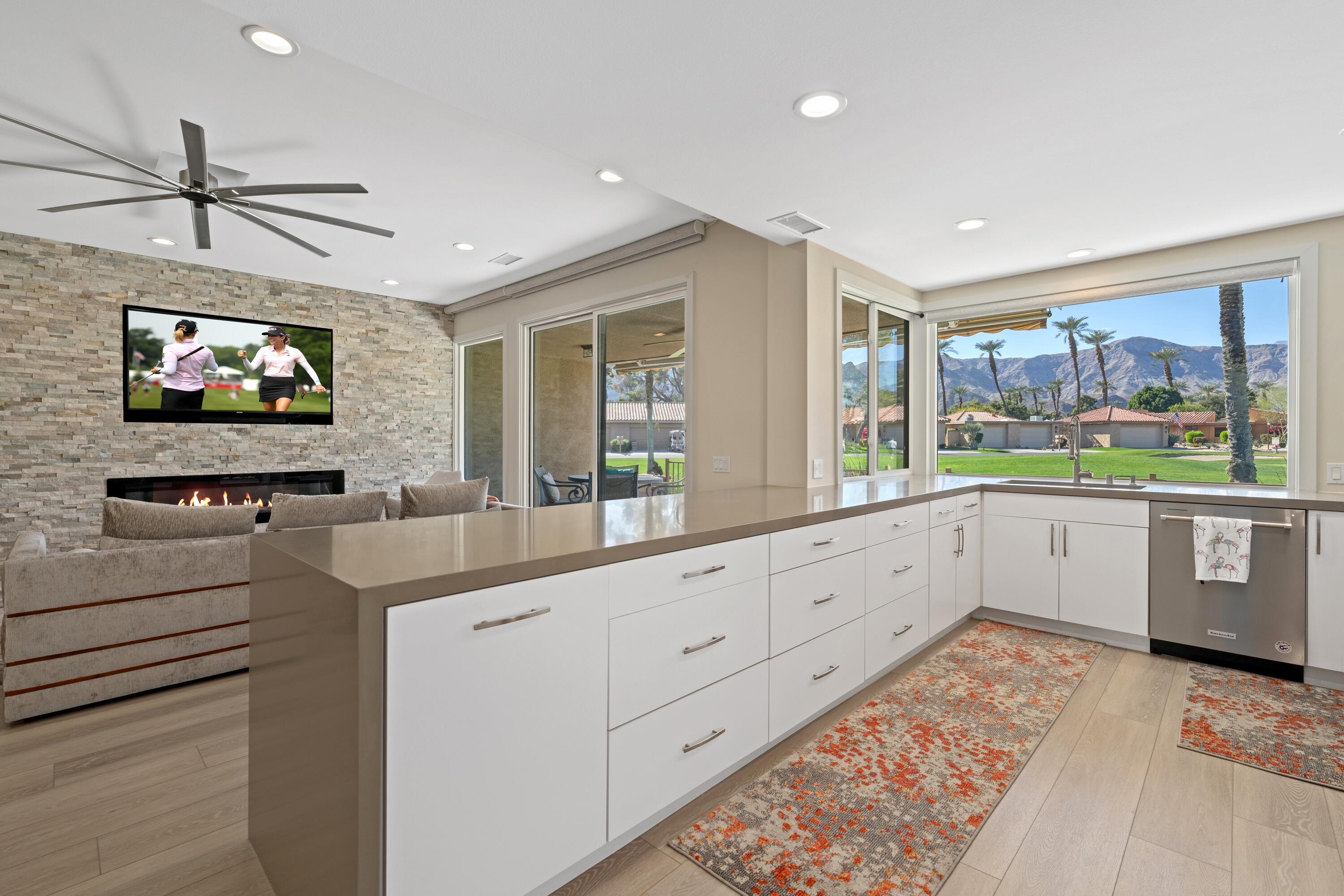 86 La Ronda Drive Rancho Mirage, CA 92270 - Photo 7 of 28 Photo-14