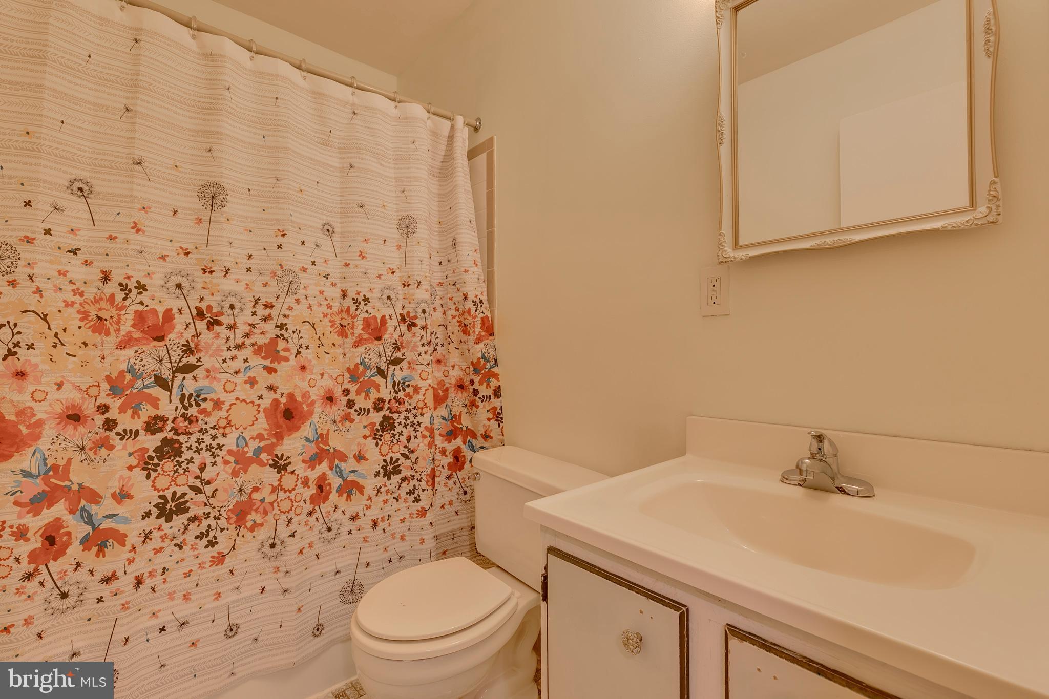 7976 Tick Neck Road Pasadena, MD 21122 - Photo 16 of 28 Bathroom