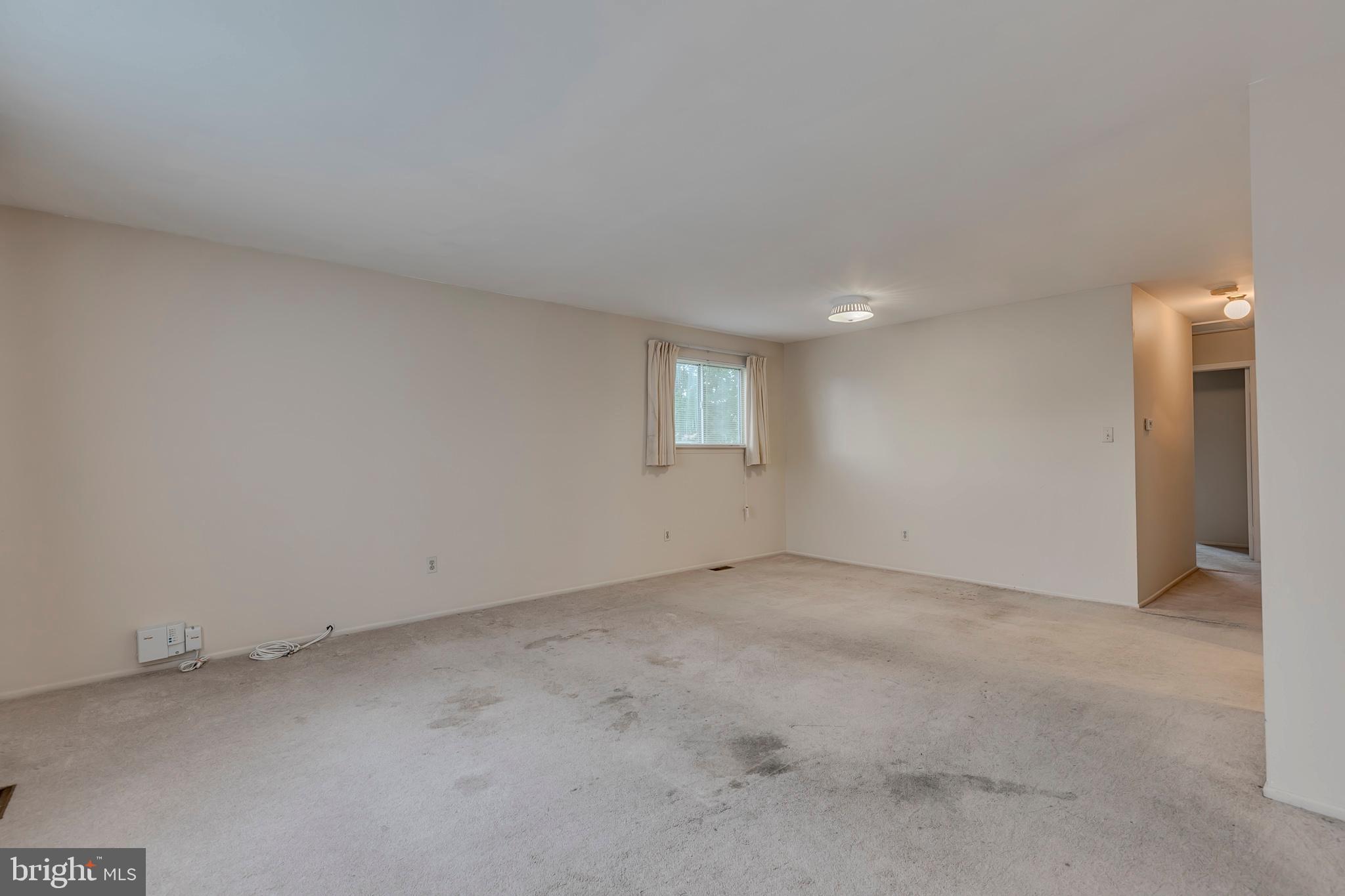 7976 Tick Neck Road Pasadena, MD 21122 - Photo 3 of 28 Great Room