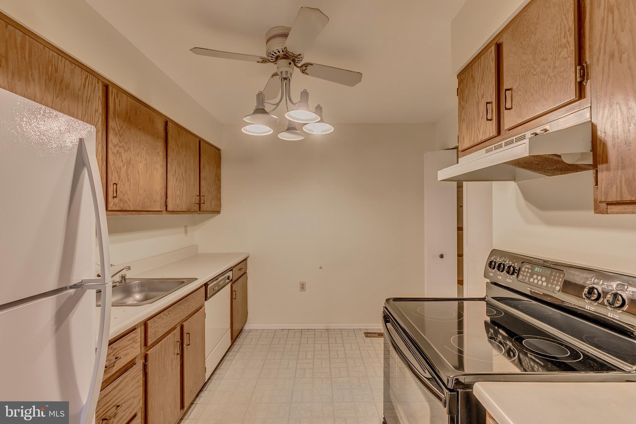 7976 Tick Neck Road Pasadena, MD 21122 - Photo 7 of 28 Kitchen