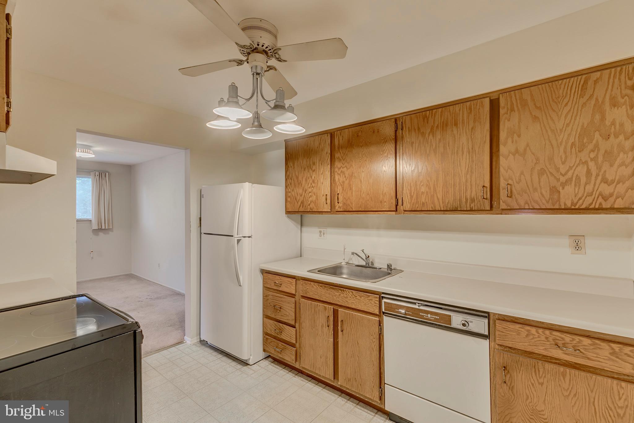 7976 Tick Neck Road Pasadena, MD 21122 - Photo 8 of 28 Kitchen