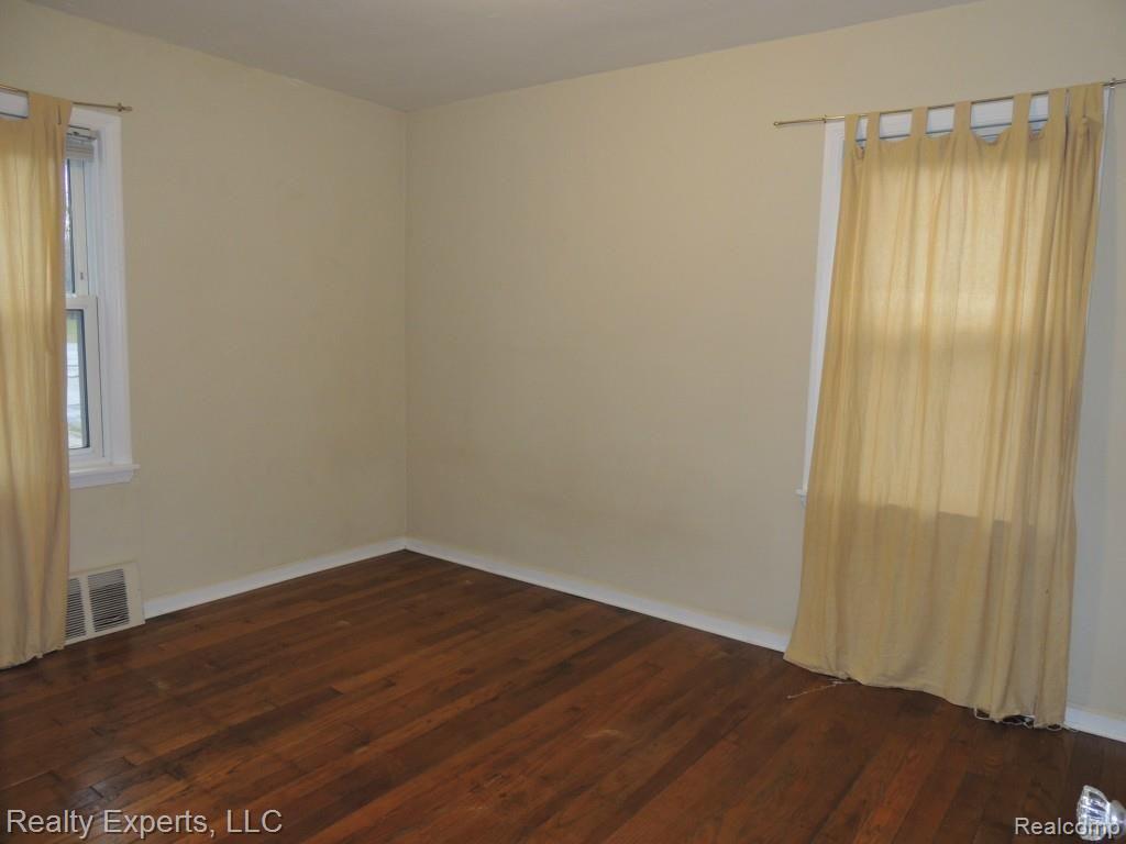 204 North Hewitt Road Ypsilanti, MI 48197 - Photo 10 of 19 BEDROOM 3